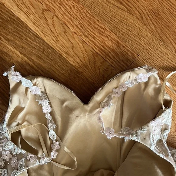 Mac Duggal Woman’s Floral Embroidered Corset Bodice Gown Size 8 NWT - Picture 17 of 17